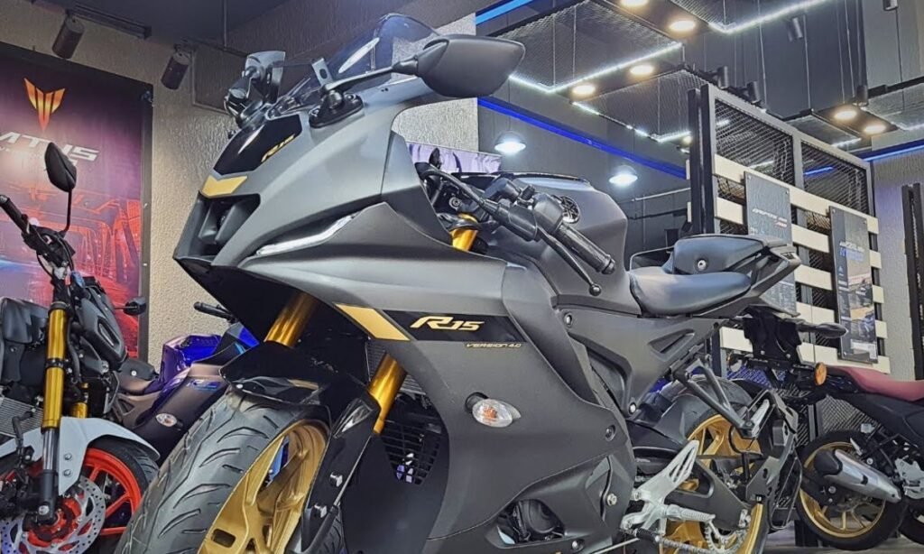 Yamaha R15 V4